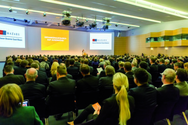 Rund 900 Unternehmer aus der Metropolregion Nürnberg begrüßt Sabine Michel jährlich zum Nürnberger Unternehmer-Kongress mit anschließendem Neujahrsempfang der mittelständischen Wirtschaft. Auch 2018 überzeugt das Programm mit hochkarätigen Keynote-Speakern und aktuellen Themen.
