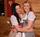 Fesch im Dirndl:
Andrea Stiegler (li., Akademie der Bildenden Künste) und Mietz Zölls (zoells.de) vorm Eingang zur urigen ,,Großvater Alm". | Foto: © Jürgen Friedrich