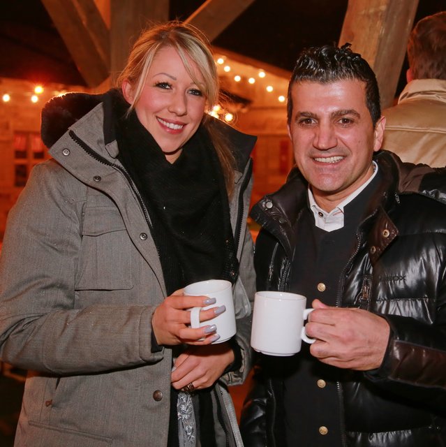 Mietz Zölls mit Promi-Gastronom Adelo Kadir (,,LaCultura", ,,Sassé Champagner-Bar"). | Foto: © Jürgen Friedrich