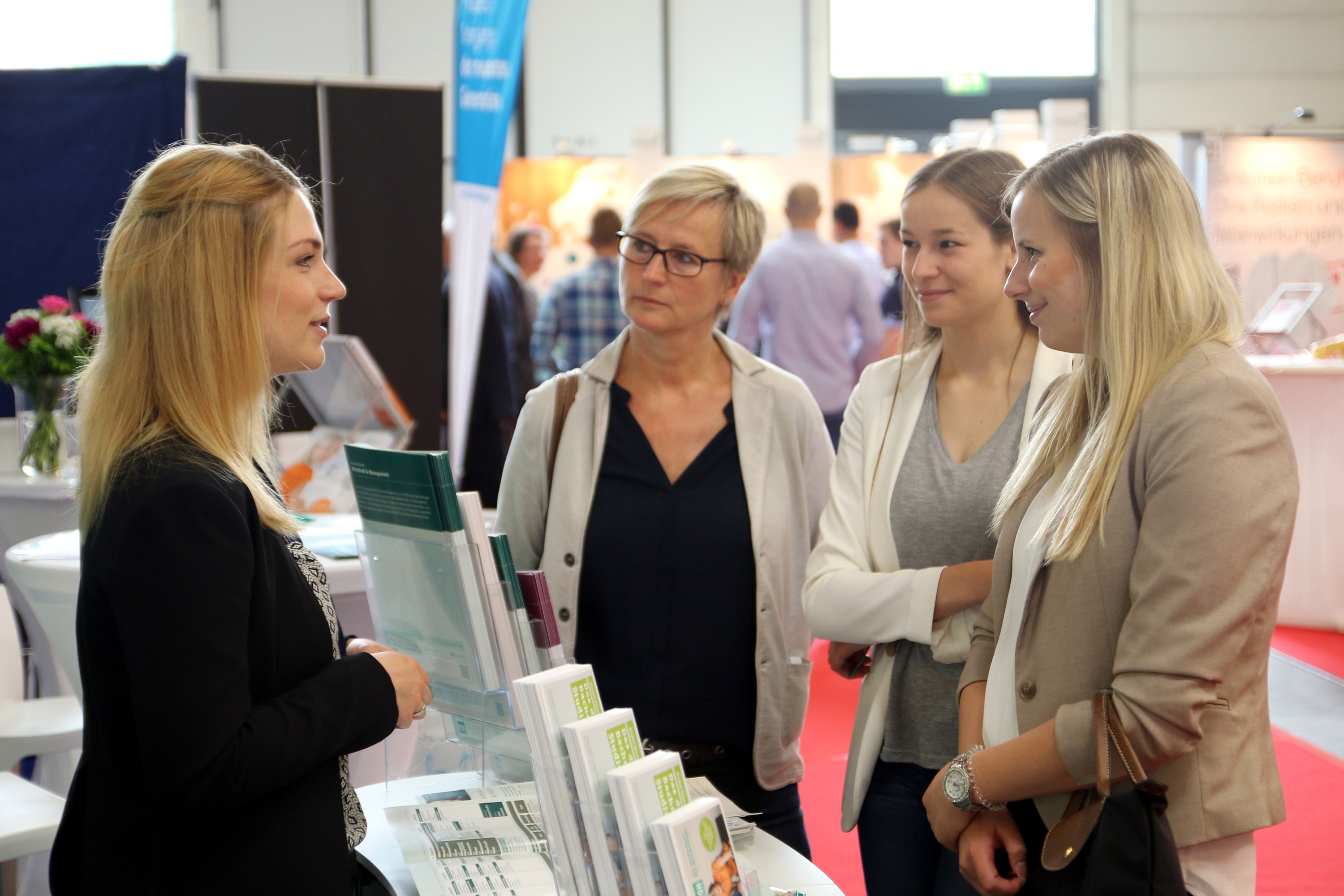Die jobmesse nürnberg bietet viele Möglichkeiten mit Arbeitgebern ins Gespräch zu kommen.