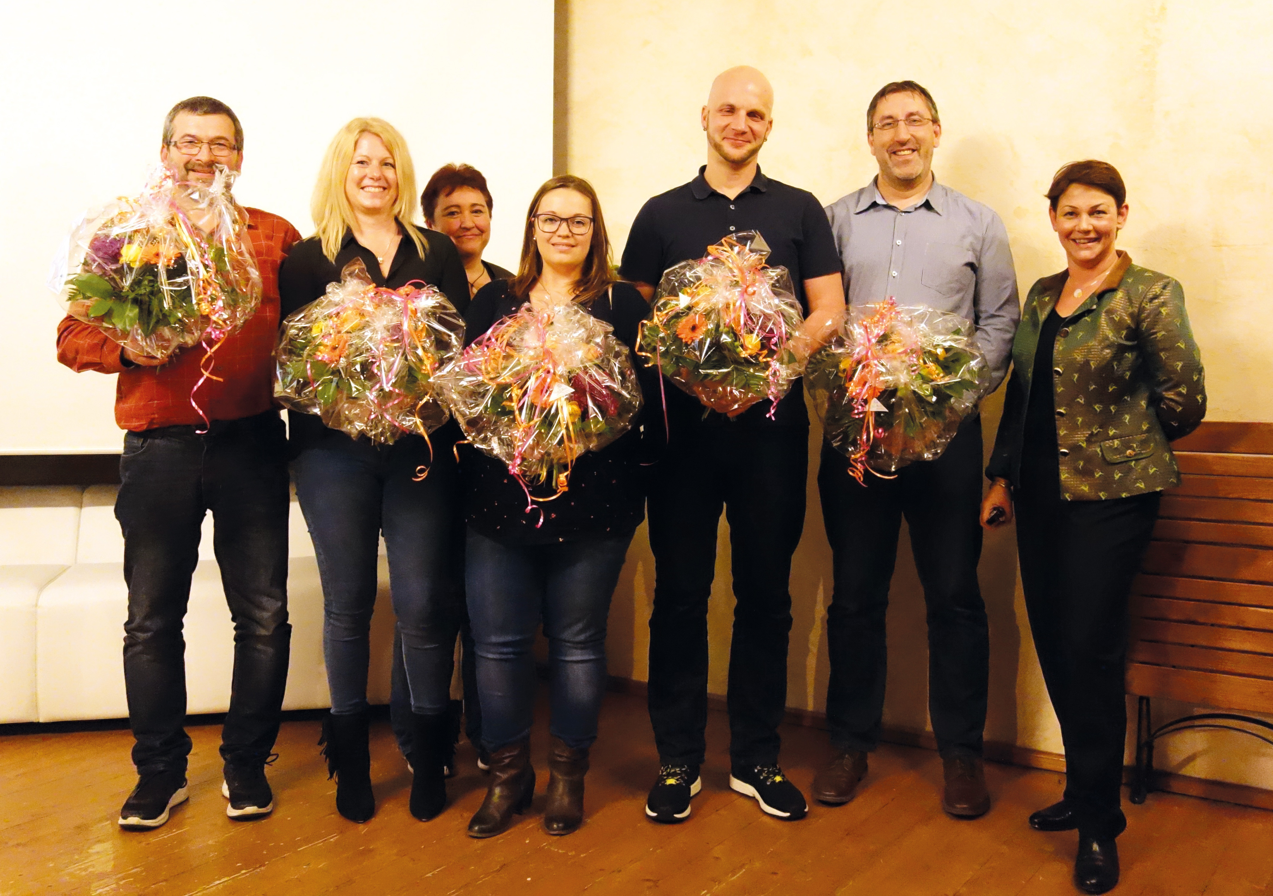 Bilder: Pyraser Landbrauerei
Bei der Ehrung (v.l.) Claus Götz, Melanie Siegl, Claudia Lauber, Melanie Richter, Mathias Wagner, Harald Schuster und Inhaberin Marlies Bernreuther.