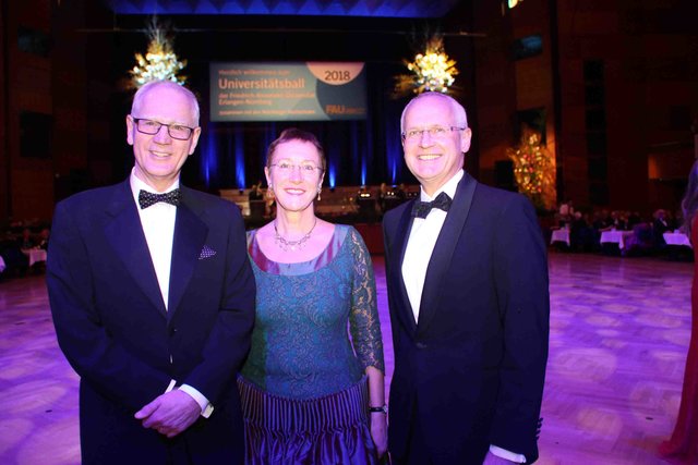 Dr. Siegfried Balleis (l.), Vorsitzender des  Unibunds, und Nürnbergs Bürgermeister Dr. Klemens Gsell mit Dr. Elisabeth Preuß, Bürgermeisterin Erlangen. | Foto: John R. Braun / Udo Dreier