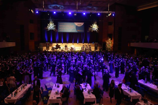 Foto: Udo Dreier - 21.01.2018 - Metropolregion Nürnberg - Nürnberg - Meistersingerhalle - Universitätsball der FAU und der Nürnberger Hochschulen  | Foto: John R. Braun / Udo Dreier