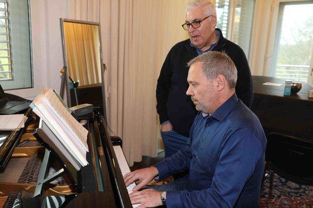 Mitch Winehouse und Thilo Wolf (vorne) machen ab sofort gemeinsame  Sache. | Foto: Udo Dreier