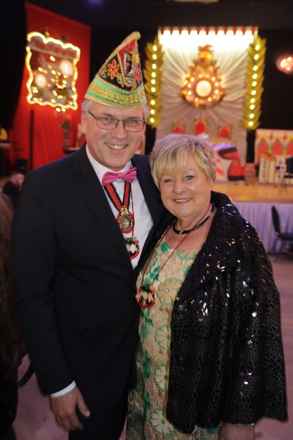 Bezirkstagspräsident Richard Bartsch und Ingeborg Müller. | Foto: Udo Dreier