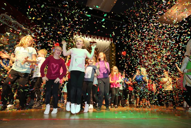 Jugendfinale mit Konfetti. | Foto: Udo Dreier