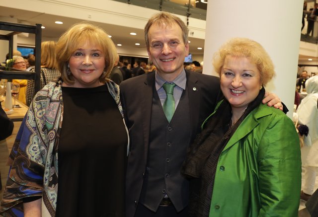 Evi Kurz (Ludwig-Erhard-Haus), Wirtschaftsreferent Horst Müller, MdL Petra Guttenberger. | Foto: Udo Dreier