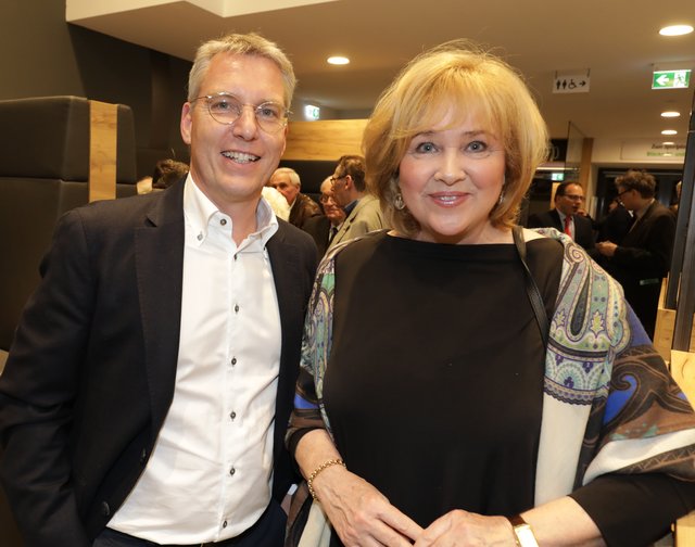 Evi Kurz und Christian Bühler, Sohn des langjährigen Quelle-Vorstandsvorsitzenden Wolfgang Bühler. | Foto: Udo Dreier