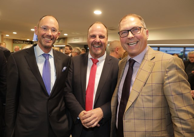Wirtschaftswissenschaftler Dr. Klaus L. Wübbenhorst, Nürnbergs Bürgermeister Christian Vogel und OBI-Geschäftsführer Johannes Streng (v.l.). | Foto: Udo Dreier