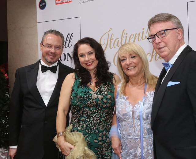 Foto: Udo Dreier - 03.02.2018 - Metropolregion Nürnberg - Ball der Union 2018:"Italienische Nacht" in derMeistersingerhalle, NürnbergAm 3. Februar 2018 feiern wir unter dem Motto "Italienische Nacht" den Ball der Union. Der Gastgeber Dr. Markus Söder, Staatsminister und Bezirksvorsitzender, freute sich über den Stargast Thomas Anders. Weitere Topacts sind u.a. die Pavel Sandorf Big Band, Noble Composition und Aldo Celentano. Weitere Informationen erhalten Sie unter www.ballderunion.de.Der Ball der Un