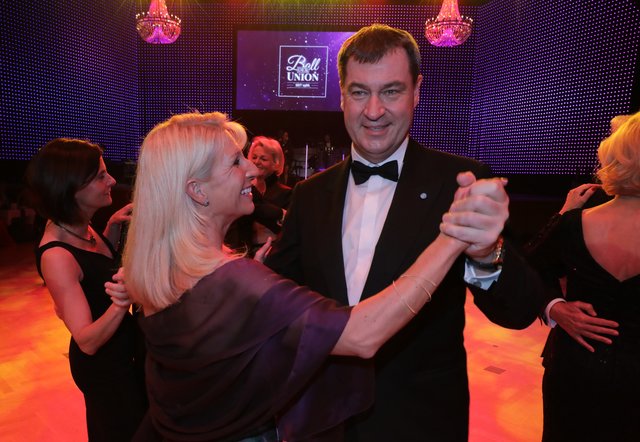 Foto: Udo Dreier - 03.02.2018 - Metropolregion Nürnberg - Ball der Union 2018:"Italienische Nacht" in derMeistersingerhalle, NürnbergAm 3. Februar 2018 feiern wir unter dem Motto "Italienische Nacht" den Ball der Union. Der Gastgeber Dr. Markus Söder, Staatsminister und Bezirksvorsitzender, freute sich über den Stargast Thomas Anders. Weitere Topacts sind u.a. die Pavel Sandorf Big Band, Noble Composition und Aldo Celentano. Weitere Informationen erhalten Sie unter www.ballderunion.de.Der Ball der Un