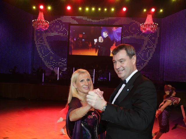 Foto: Udo Dreier - 03.02.2018 - Metropolregion Nürnberg - Ball der Union 2018:"Italienische Nacht" in derMeistersingerhalle, NürnbergAm 3. Februar 2018 feiern wir unter dem Motto "Italienische Nacht" den Ball der Union. Der Gastgeber Dr. Markus Söder, Staatsminister und Bezirksvorsitzender, freute sich über den Stargast Thomas Anders. Weitere Topacts sind u.a. die Pavel Sandorf Big Band, Noble Composition und Aldo Celentano. Weitere Informationen erhalten Sie unter www.ballderunion.de.Der Ball der Un