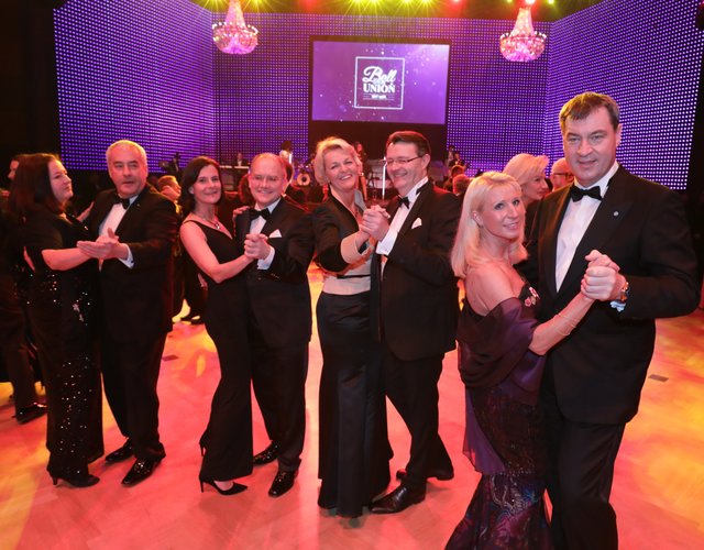 Foto: Udo Dreier - 03.02.2018 - Metropolregion Nürnberg - Ball der Union 2018:"Italienische Nacht" in derMeistersingerhalle, NürnbergAm 3. Februar 2018 feiern wir unter dem Motto "Italienische Nacht" den Ball der Union. Der Gastgeber Dr. Markus Söder, Staatsminister und Bezirksvorsitzender, freute sich über den Stargast Thomas Anders. Weitere Topacts sind u.a. die Pavel Sandorf Big Band, Noble Composition und Aldo Celentano. Weitere Informationen erhalten Sie unter www.ballderunion.de.Der Ball der Un