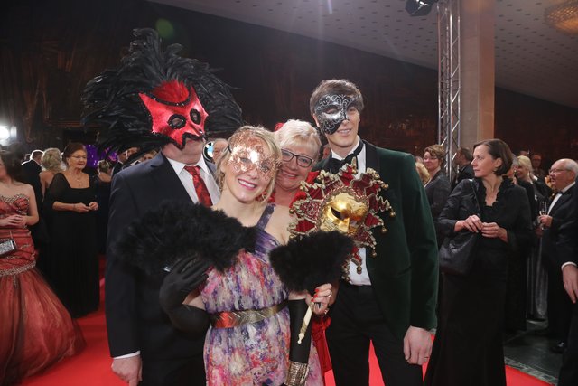Foto: Udo Dreier - 03.02.2018 - Metropolregion Nürnberg - Ball der Union 2018:"Italienische Nacht" in derMeistersingerhalle, NürnbergAm 3. Februar 2018 feiern wir unter dem Motto "Italienische Nacht" den Ball der Union. Der Gastgeber Dr. Markus Söder, Staatsminister und Bezirksvorsitzender, freute sich über den Stargast Thomas Anders. Weitere Topacts sind u.a. die Pavel Sandorf Big Band, Noble Composition und Aldo Celentano. Weitere Informationen erhalten Sie unter www.ballderunion.de.Der Ball der Un