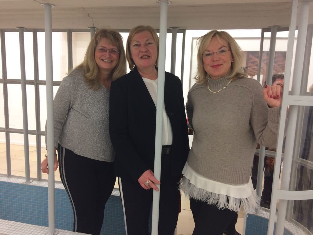 Von links: Sandra Vatter (Frauen-Union), Kunsthallenleiterin Ellen Seifermann und CSU-Landtagskandidatin Barbara Regitz. Foto: oh