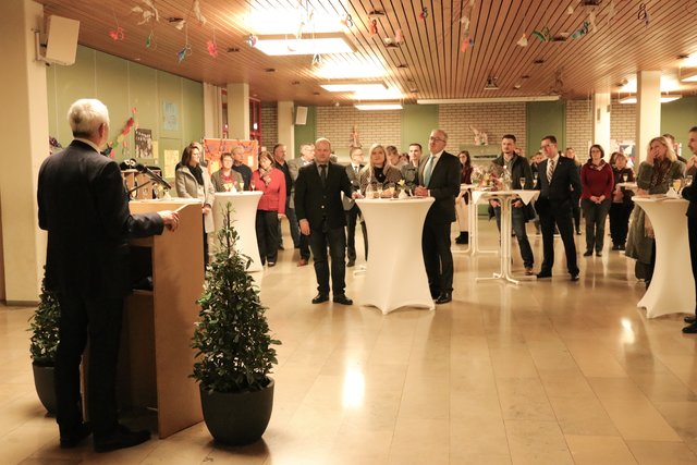 Ehrengäste bei der Einweihung der neuen Kinderkrippe. | Foto: Nicole Fuchsbauer