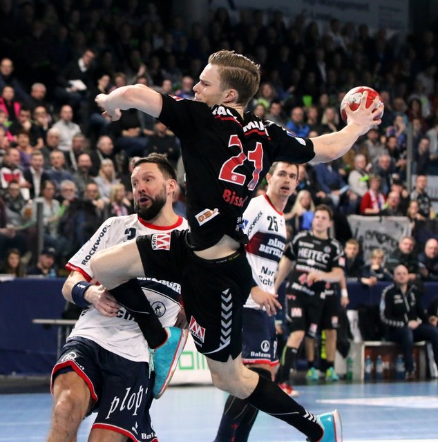 (Foto: HJKrieg, Erlangen): Der HC Erlangen kämpft gegen Flensburg - hier mit Christopher Bissel