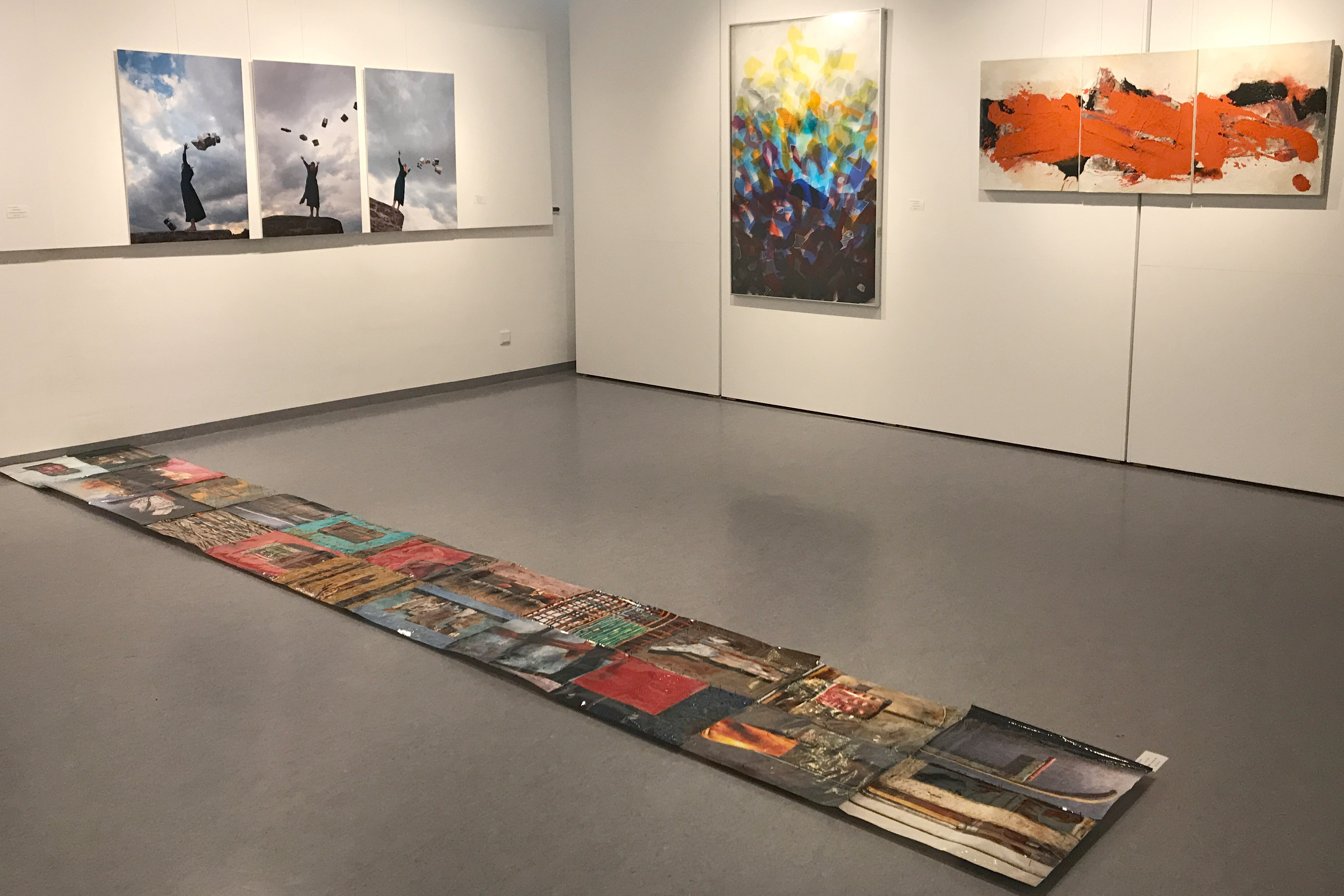 In der Sonderausstellung werden über 70 Kunstwerke aus den Reihen der GEDOK Franken - hier ein Ausschnitt - gezeigt.