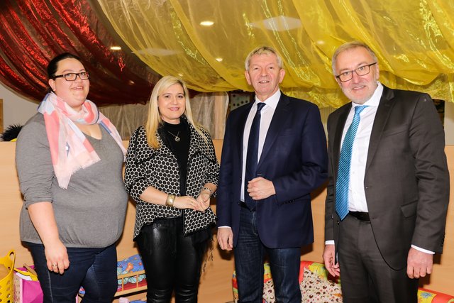 Krippenleiterin Elke Hofmann, Staatsministerin Melanie Huml, Landrat Johann Kalb und 1. Bürgermeister Heiligenstadt Helmut Krämer. | Foto: Nicole Fuchsbauer