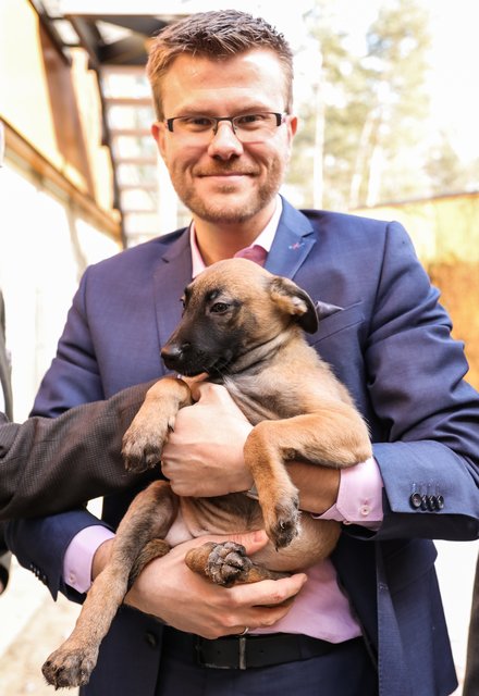 Marcus König, geschäftsführender Vorstand des Tierheimes Nürnberg, freut sich über die Spende der Manfred Roth Stiftung. | Foto: Nicole Fuchsbauer