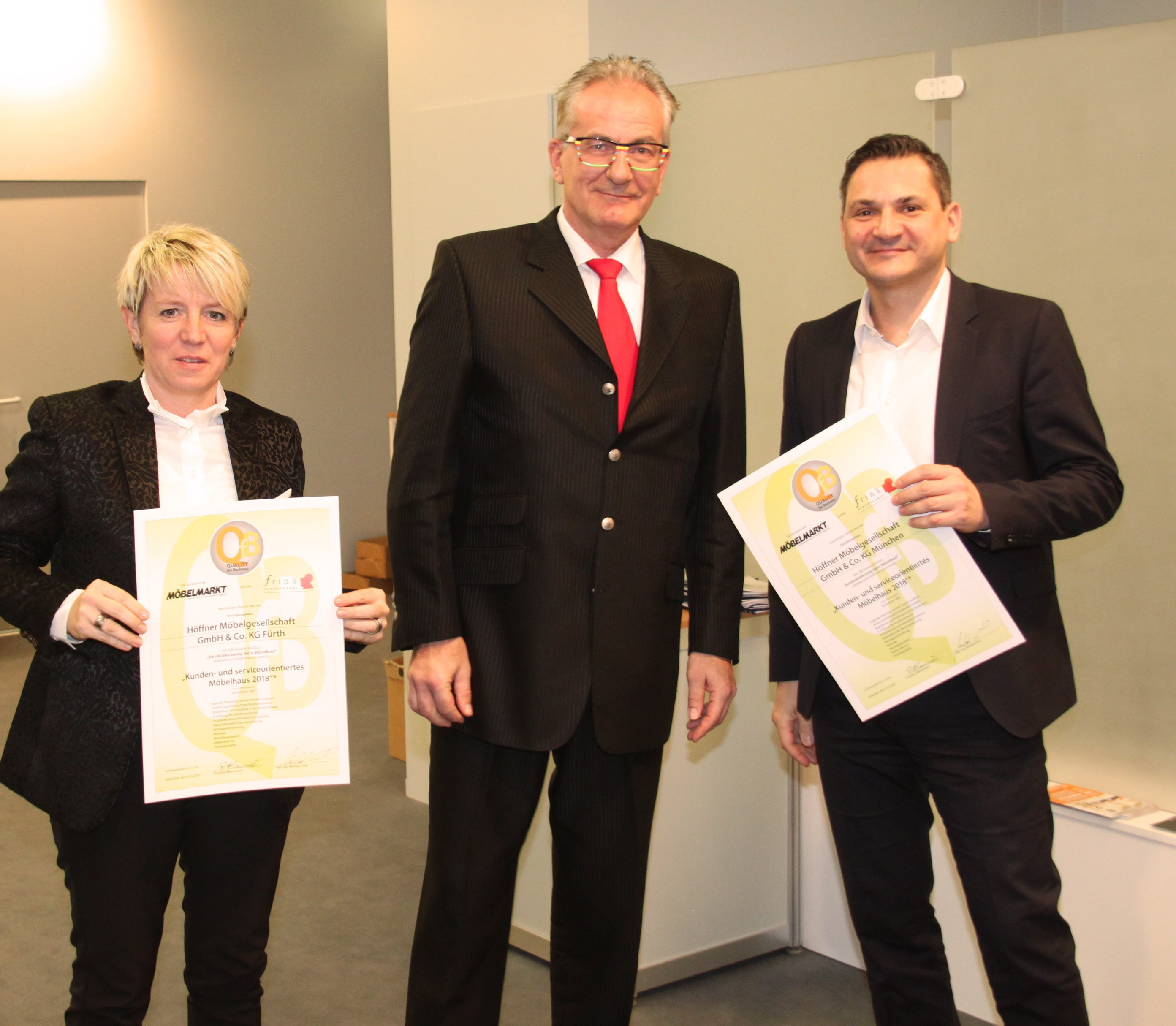Freuen sich über die hohe Auszeichnung (v.l.) Simone Leuchauer, Michael Frink und Roger Tosetto.