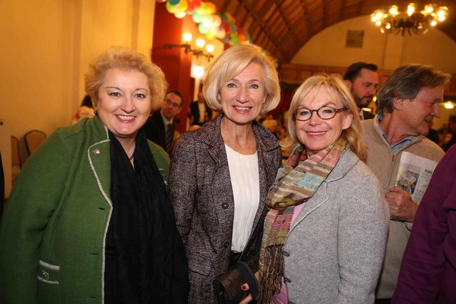 Die Fürther CSU-Landtagsabgeordnete Petra Guttenberger, Nürnbergs Kulturreferentin Prof. Julia Lehner und die Vorsitzende der Frauen-Union Nürnberg-Fürth-Schwabach Barbara Regitz (v.l.). | Foto: Udo Dreier