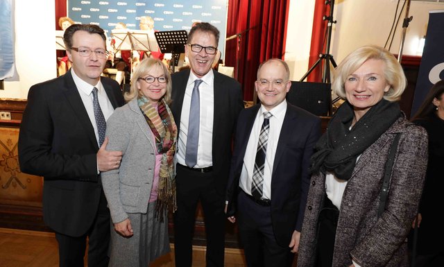 Michael Frieser, Barbara Regitz, Bundesminister Dr. Gerd Müller, Sebastian Brehm und Prof. Julia Lehner (v.l.). | Foto: Udo Dreier