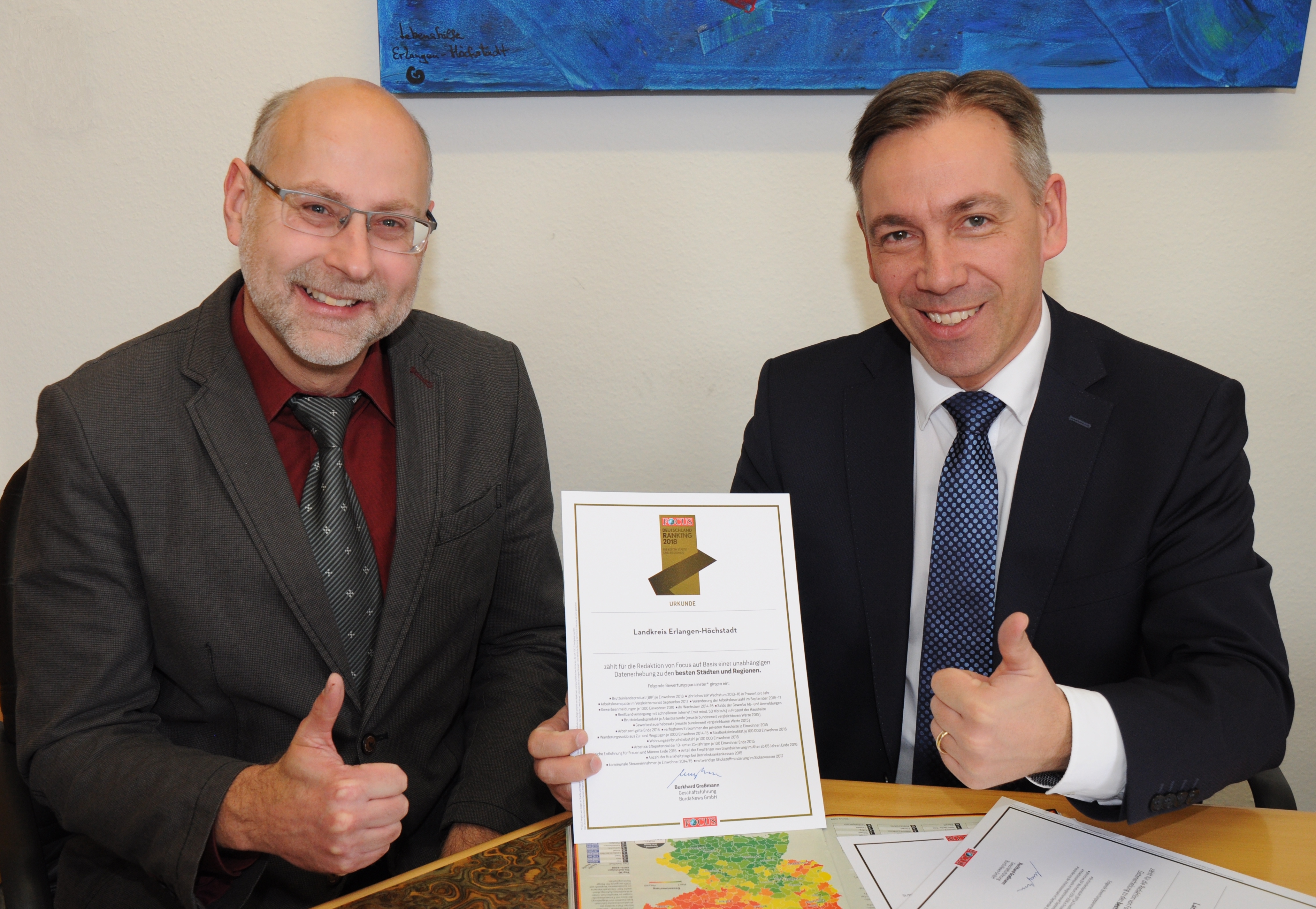 Freuten sich sehr über die Auszeichnung als Top-Region: Landrat Alexander Tritthart (r.) und Wirtschaftsförderer Thomas Wächtler (l).