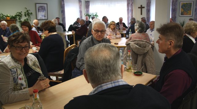 Ein Blick in die Kartelrunde. In der Mitte ist die Bayerische Landtagspräsidentin Barbara Stamm.