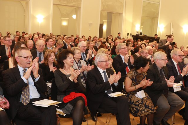 Neujahrsempfang des Konfuzius-Institut Nürnberg-Erlangen an der Friedrich-Alexander- Universität Erlangen-Nürnberg, links im Bild FAU-Kanzler a.D. 
Thomas A. H. Schöck. | Foto: Udo Dreier