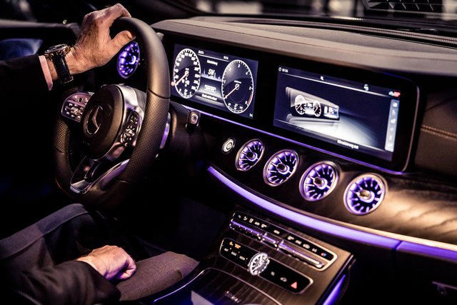 Neues Cockpit mit virtuellen Anzeigen: Mercedes legt von seinem viertürigen Coupé CLS die dritte Generation auf. | Foto: © Manuel Reger