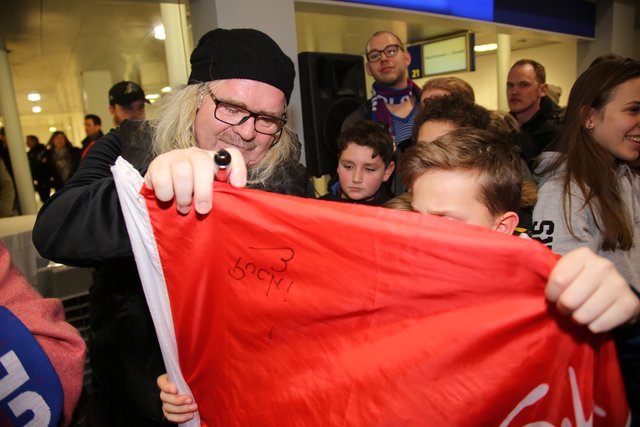 Rund 700 Fans der Nürnberger Ice Tigers feierten die Ankunft der drei Silbermedaillengewinner Patrick Reimer, Yasin Ehliz und Leo Pföderl, die mit der Deutschen Olympia Eishockeymannschaft in Pyeongchang einen historischen zweiten Platz im Eishockey belegten. | Foto: Jürgen Friedrich