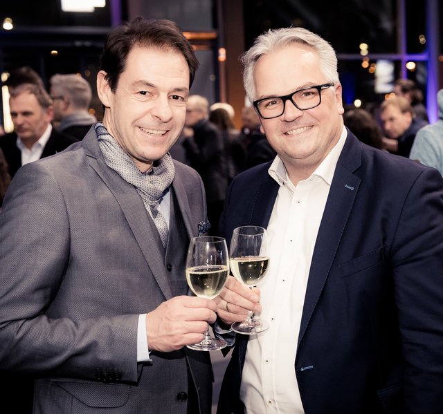 Gastgeber: Mercedes-Benz-Nürnberg-Boss Andreas Rabitz (rechts) mit Event-Caterer René Lehrieder. | Foto: © Manuel Reger