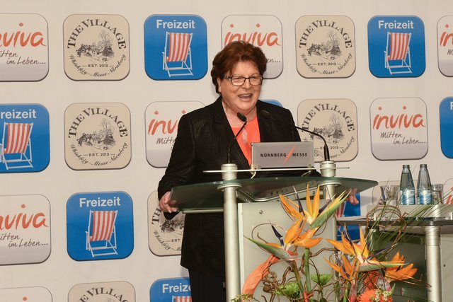 Landtagspräsidentin Barbara Stamm kam zur Eröffnung der Freizeit Messe 2018. | Foto: freizeitmesse.de