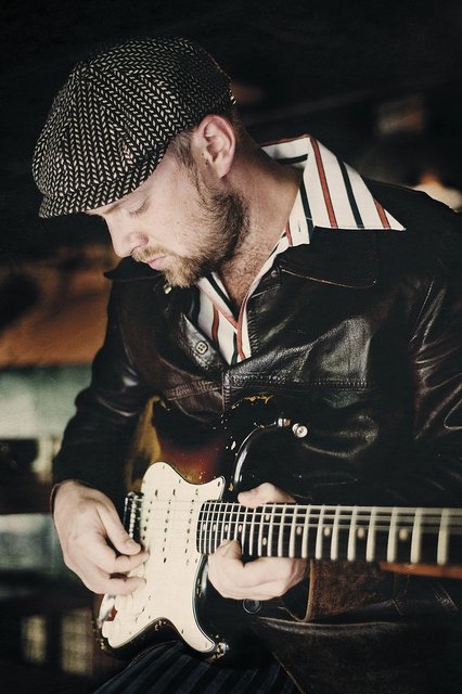 Deutschlands Vorzeige-Blueser Henrik Freischlader und seine Band eröffnen gemeinsam mit San2 & his Soul Patrol die diesjährigen Bluestage. | Foto: Timo Wilke
