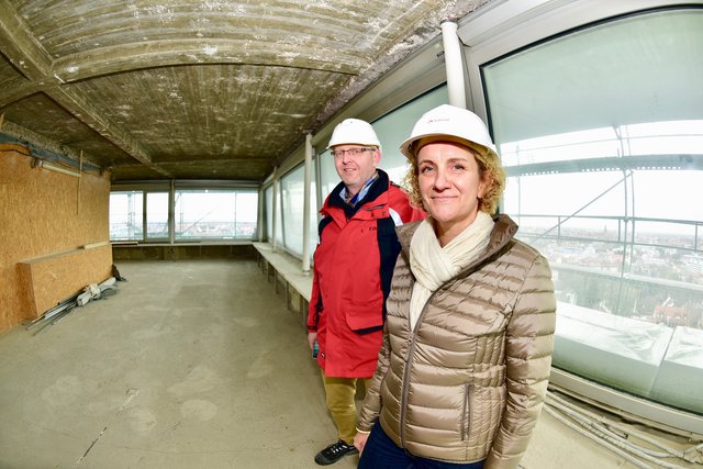 Die Köpfe hinter der Mega-Sanierung: Elisabeth Mathes (Projektleiterin) und Harald Lauer (Bauleiter). Foto: © Peter Maskow
