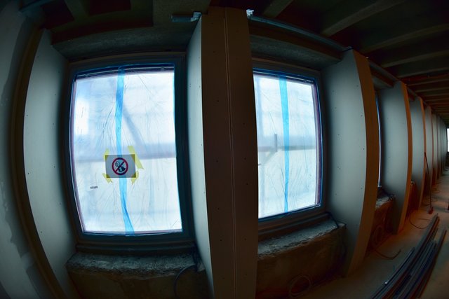 Die neuen Fenster sind schon eingebaut. Foto: © Peter Maskow