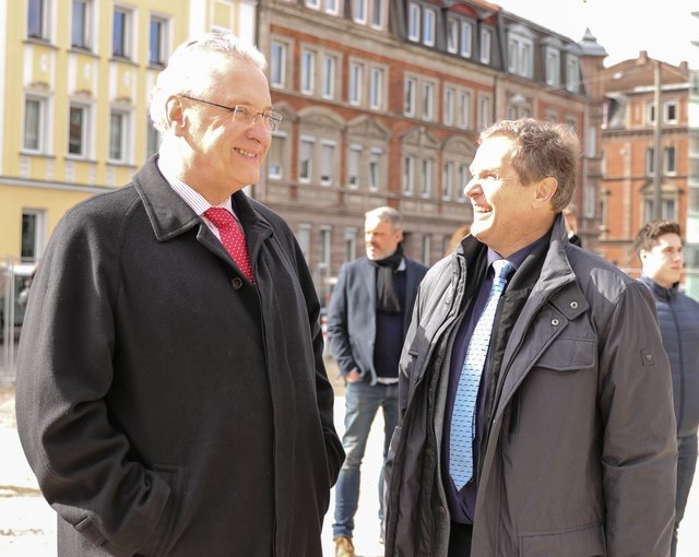 Joachim Herrmann (l.) in seiner Funktion als Bayerischer Bauminister mit MdL Hermann Imhof. | Foto: Nicole Fuchsbauer
