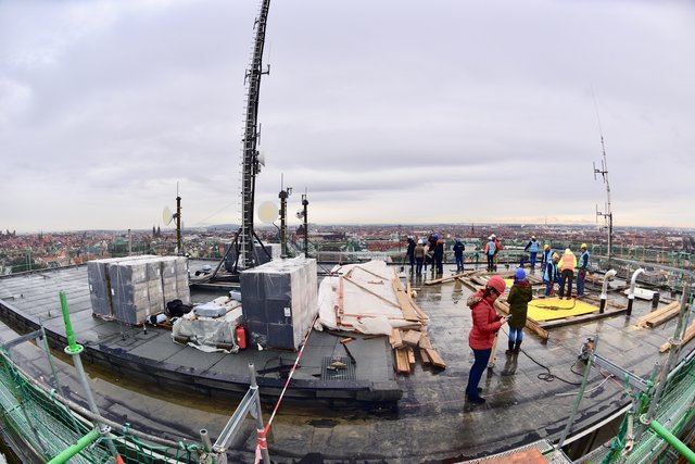 Da kommt sonst niemand drauf: Das Dach des N-ERGIE-Hochhauses am Plärrer. Foto: © Peter Maskow