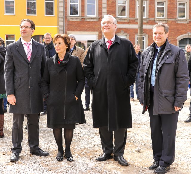 Richtfest für das neue Zentrum Bayern Familie und Soziales in Nürnberg (v.l.): Nürnbergs Baureferent Daniel F. Ulrich, Sozialministerin Emilia Müller, Bayerns Bauminister Joachim Herrmann und MdL Hermann Imhof. | Foto: Nicole Fuchsbauer