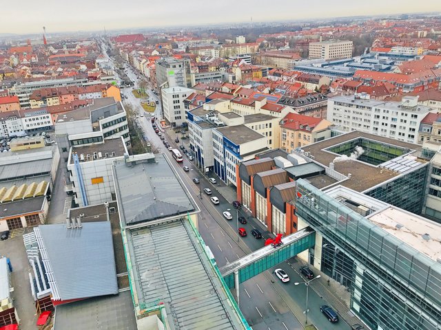 Blick die Fürther Straße hinunter Richtung Fürth. Foto: © Peter Maskow
