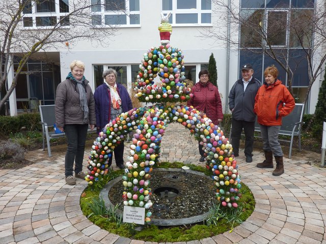 Osterbrunnen bei der K&S Residenz im Pinderpark Zirndorf