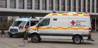 Neuer Notfallkrankenwagen (links) und neuer MTW (rechts)