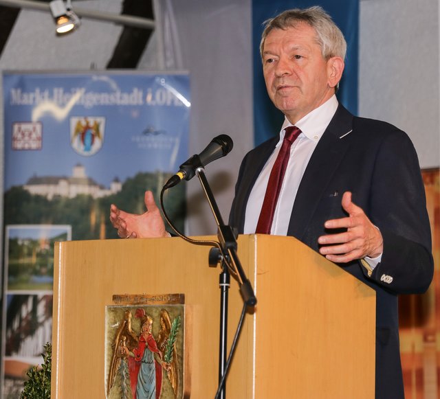 Landrat Johann Kalb bei seiner Ansprache vor den Ehrenamtlichen und Ehrengästen in der Oertelscheune in Heiligenstadt. | Foto: Nicole Fuchsbauer