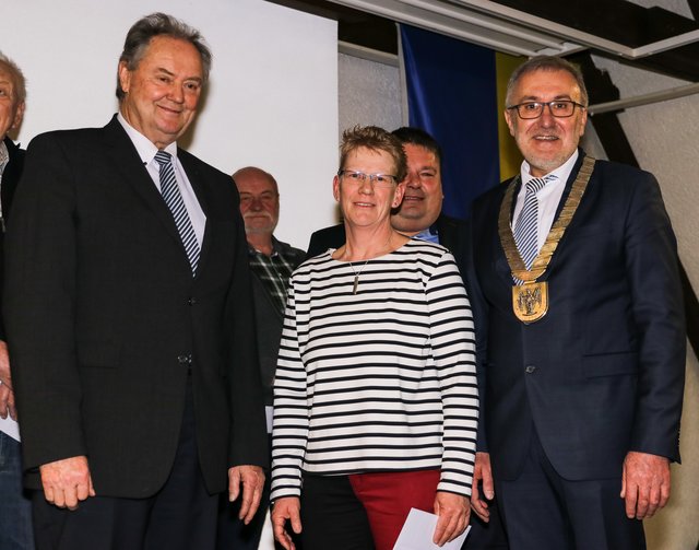 Manuela Gracz (Ortssprecherin Veilbronn) wurde für ihr ehrenamtliches Engagement ausgezeichnet. Sie betreut seit 2008 fünf bis sechs Stunden pro Woche einen hilfsbedürftigen Menschen. | Foto: Nicole Fuchsbauer