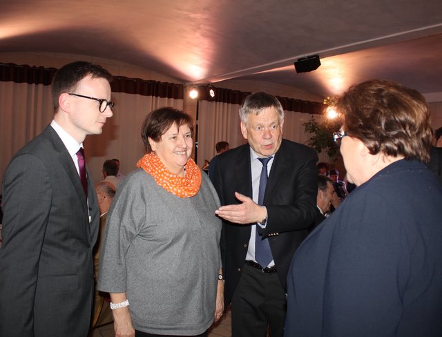 Angeregtes Gespräch (v.l.) CSU-Bezirksrat Peter Daniel Forster, Rosy Stengel, Karl Freller und Barbara Stamm. | Foto: © Victor Schlampp