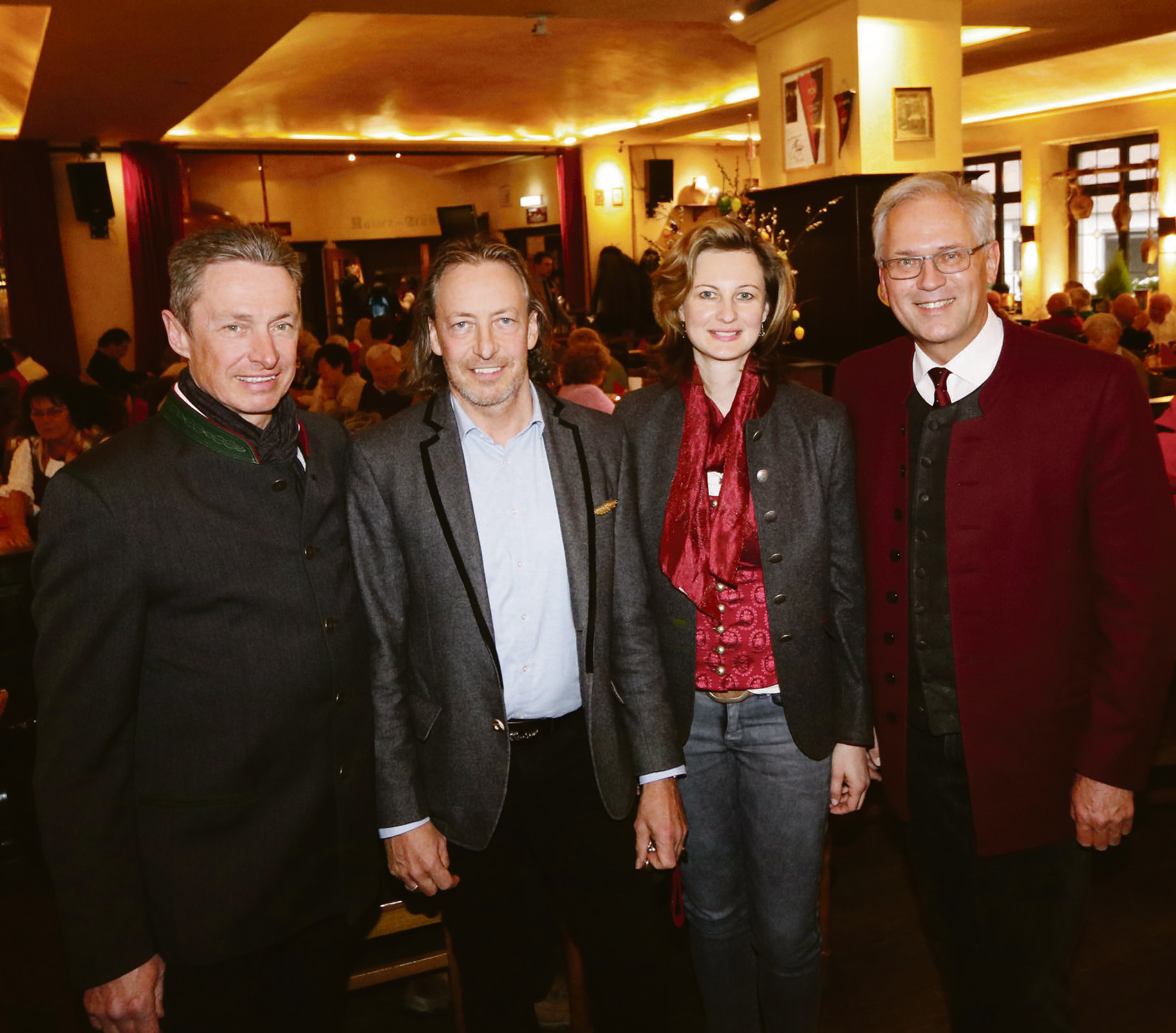 Michael & Thomas Förster mit Kreisbäuerin Marion Fischer und Bezirkstagspräsident Richard Bartsch (v.li.).