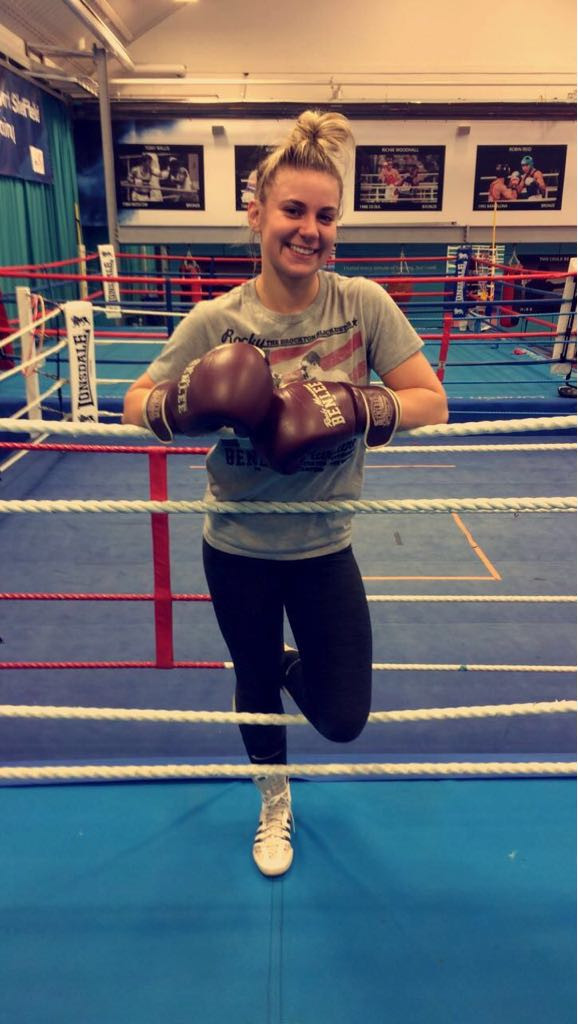 Annemarie Retzer (21) vom 1. ASC Nürnberg-Süd boxt am 8. April auf dem Frühlingsfest.