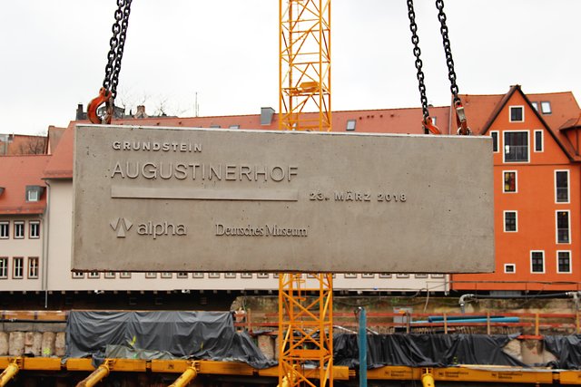 Schwergewicht: Grundstein des Augustinerhofes. | Foto: tom