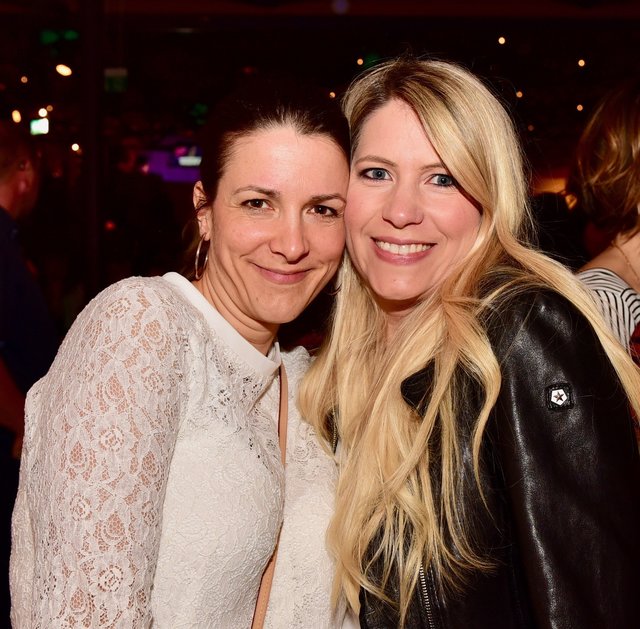 Sina Linhardt & Ivonne Weichel (Funkhaus, v.li.) haben Spaß! | Foto: © Peter Maskow